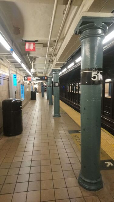 夜のNYC地下鉄は危ない